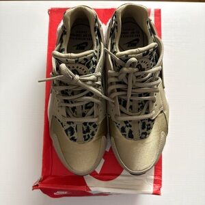 Nike Air Huarache leopard print sneaker
